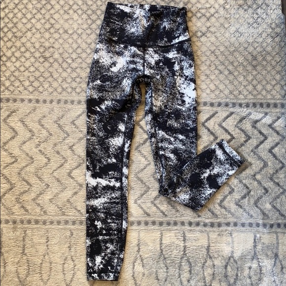 Lululemon women’s leggings, size 4, like new - Picture 1 of 7